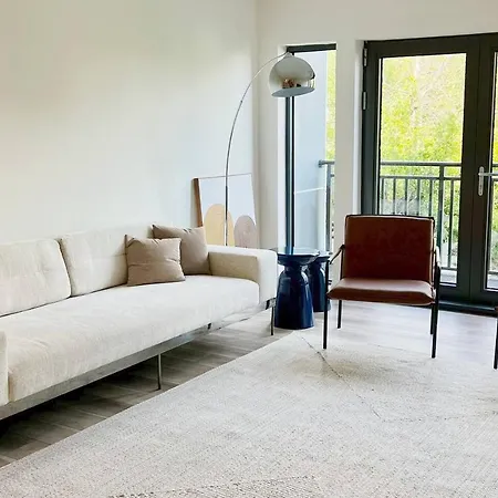 Modern Furnished Apartment In Heart Of Quincy